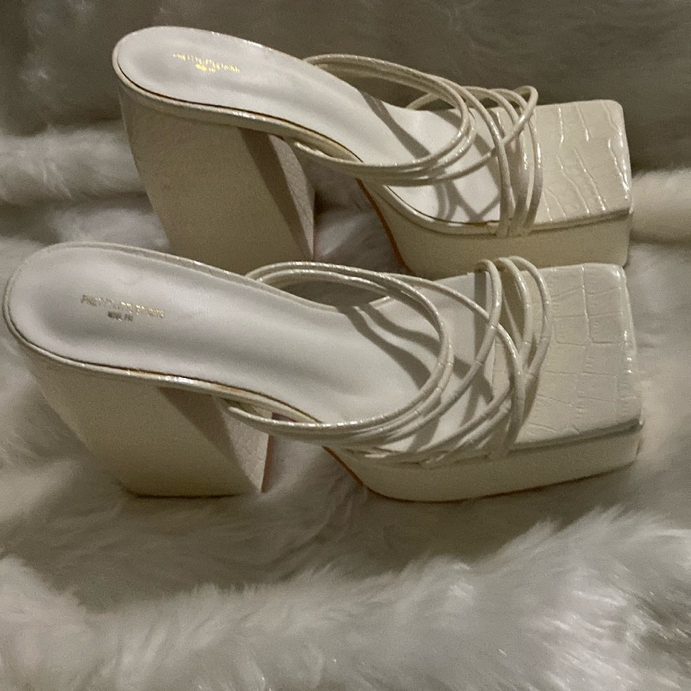 Wide platform shoes
